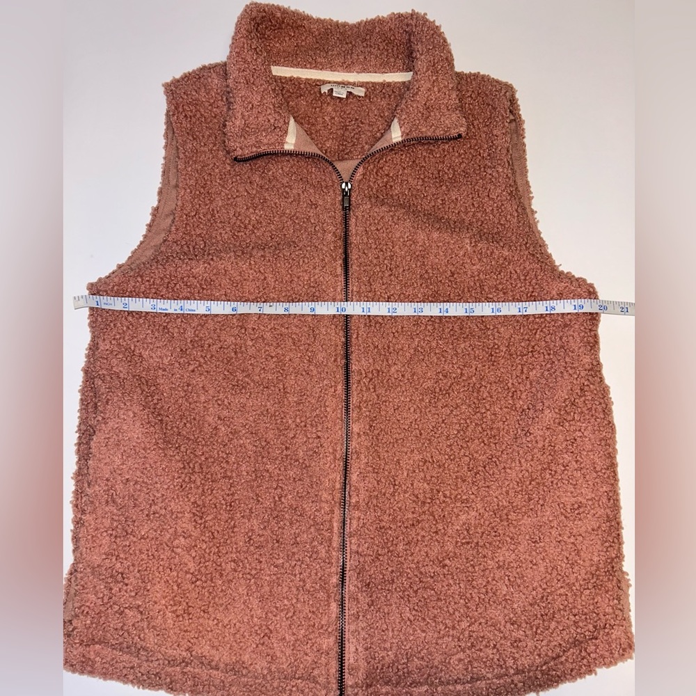 UMGEE dusty rosy, peach “Teddy” sleeveless, zip‎ up vest- sz Medium - Picture 7 of 10